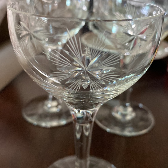 Set Of 3 Vintage Starburst Stem Glasses. - Picture 2 of 5
